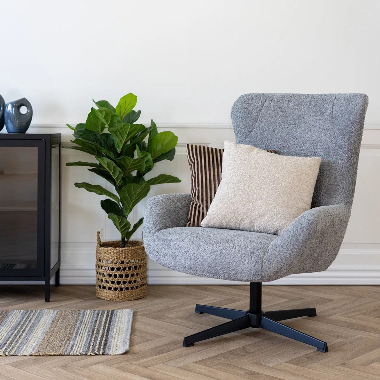 Poilsio kėdė „Bescia“ su sukimosi funkcija