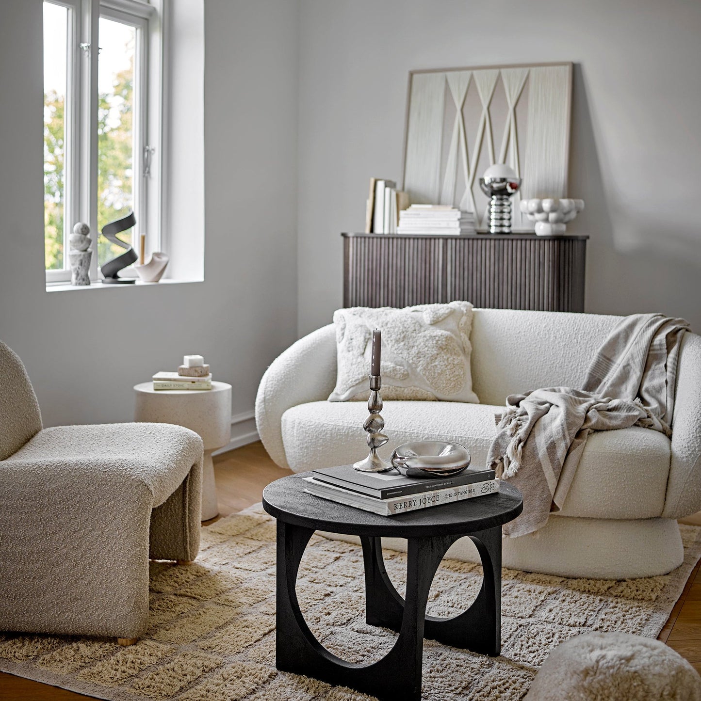 Balta pliušinė sofa „Teddy“