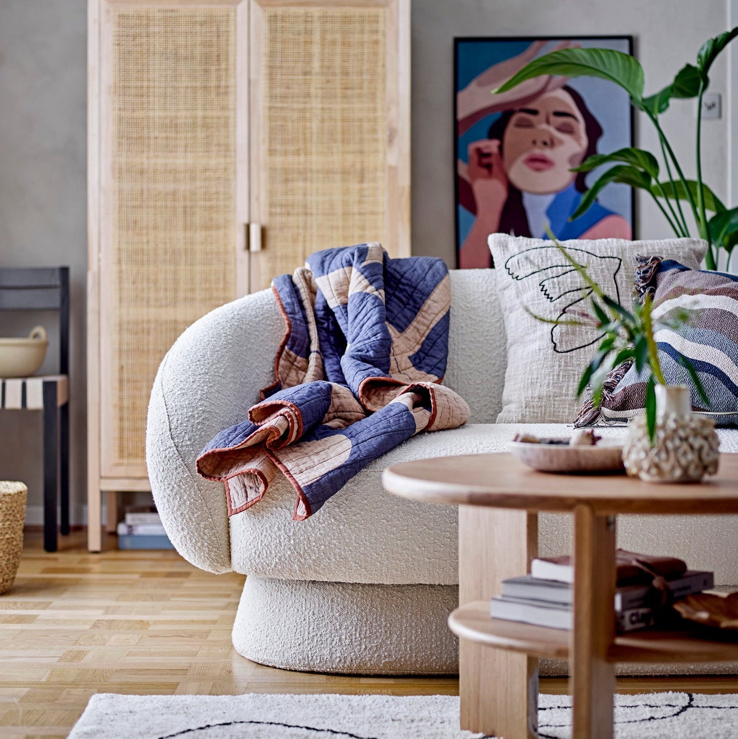 Balta pliušinė sofa „Teddy“