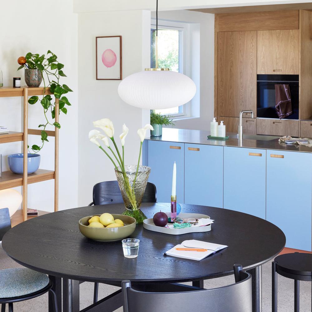 Baltas elipsės formos pakabinamas šviestuvas „Serene“ Ø40