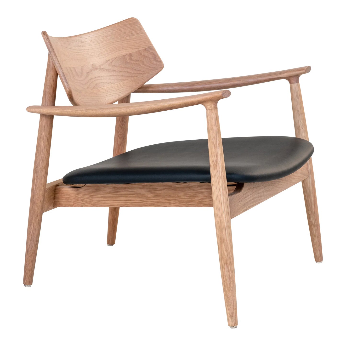 Olvera Lounge Chair: A Study in Nordic Contrast