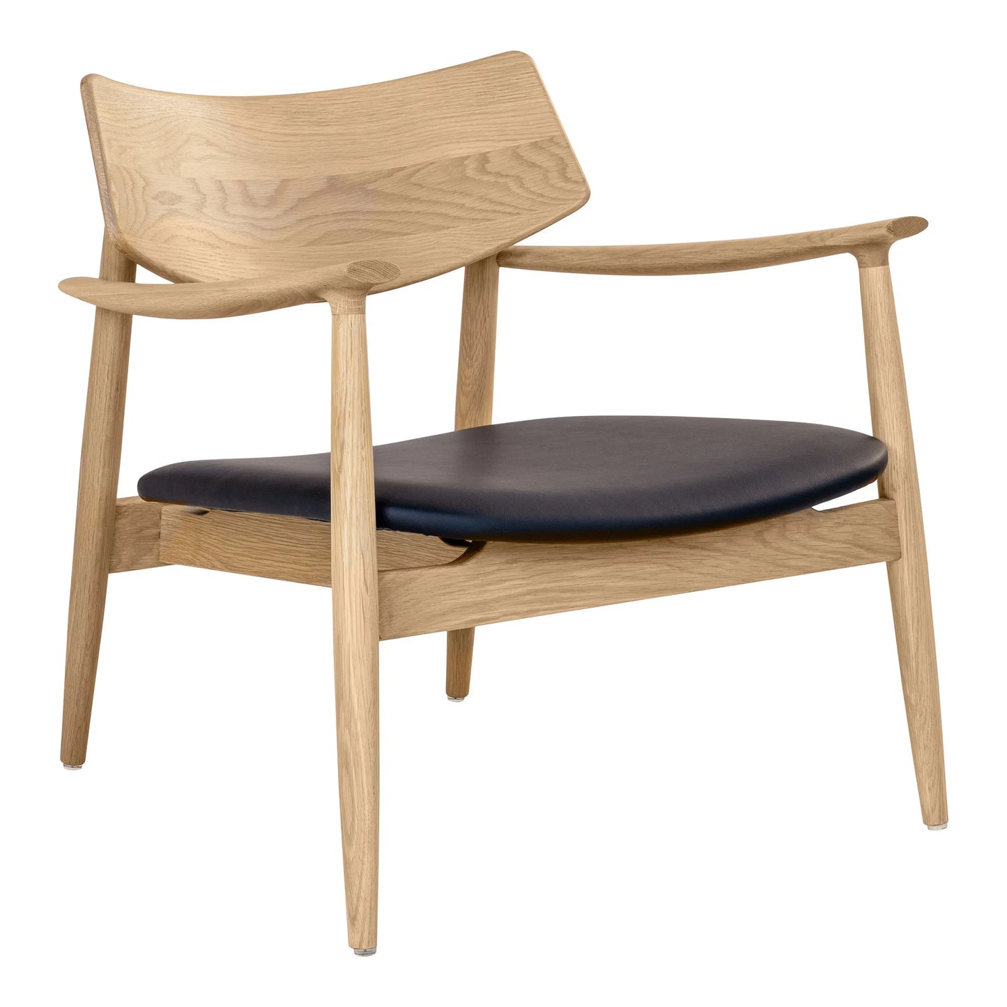 Olvera Lounge Chair: A Study in Nordic Contrast