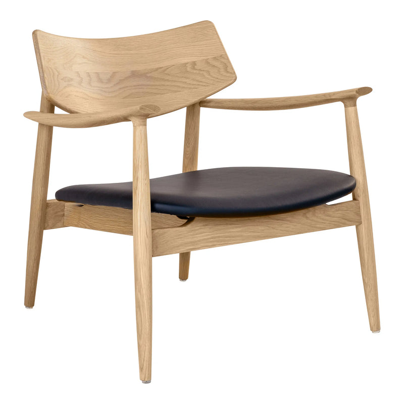 Olvera Lounge Chair: A Study in Nordic Contrast
