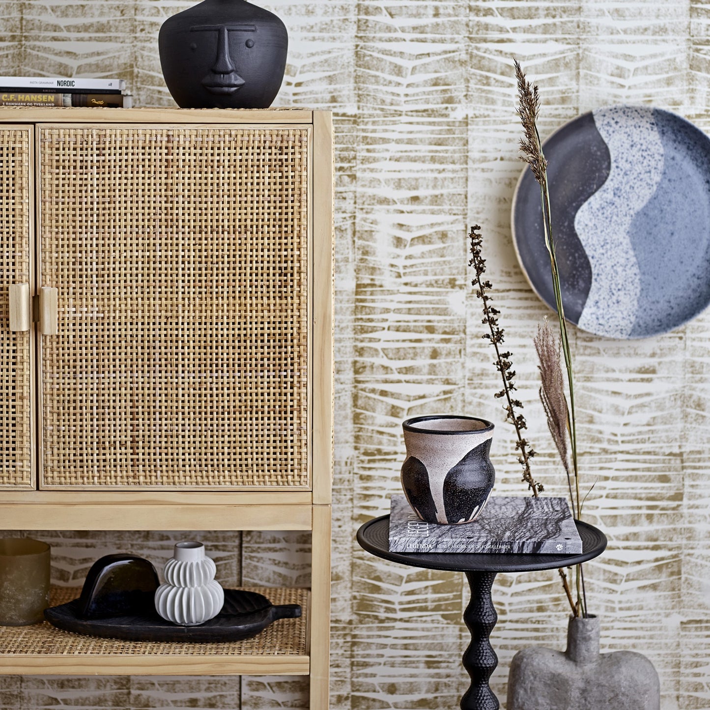 Anka Side Table | Black Aluminum