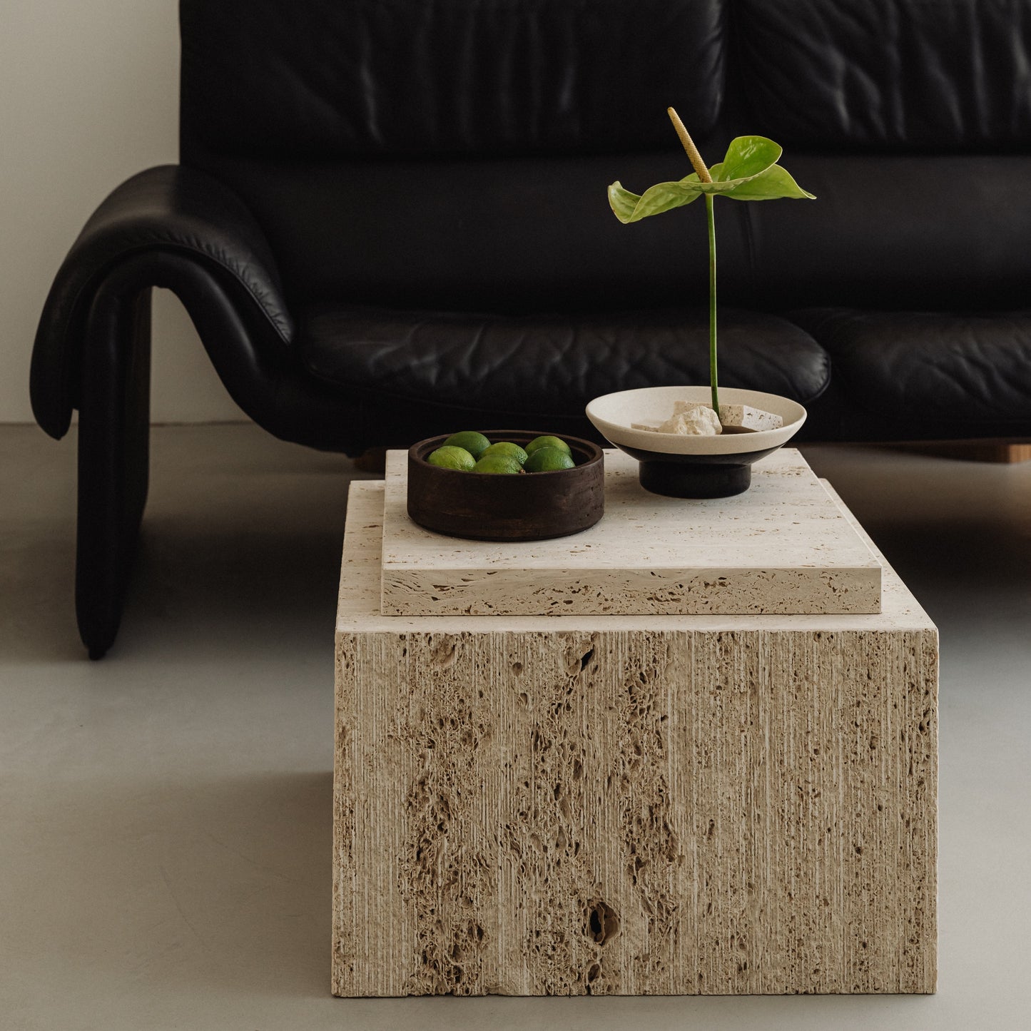 Bari coffee table | Travertine